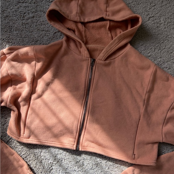 Alo Yoga Extreme Crop Jacket - Picture 9 of 13